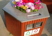 海口车站新换花盆分类垃圾桶 倡导环保理念