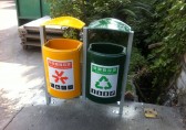 防止被偷，南京垃圾箱改用玻璃钢