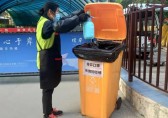 做好垃圾分类消杀 疫情防控不松懈