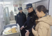 海淀城管“走街串巷”推动垃圾分类精细管理
