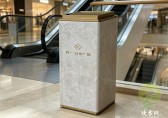电梯口的大理石纹不锈钢垃圾桶提升公共空间品味