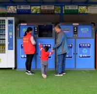 智能分类垃圾箱登陆永川街头