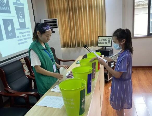 草芳社区开展青少年垃圾分类宣传活动