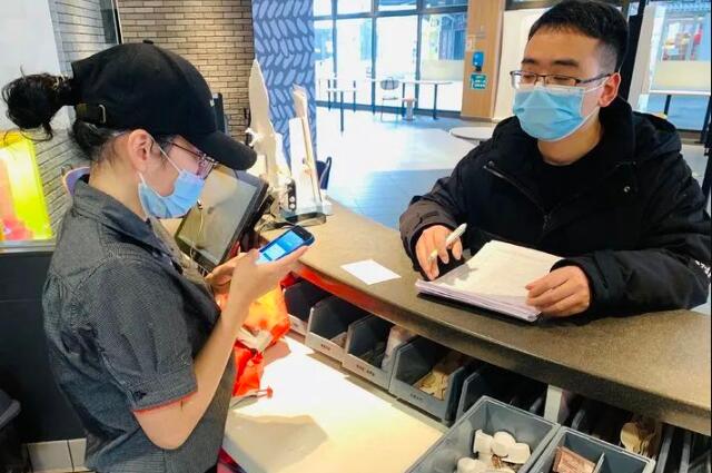 宣传垃圾分类 细致服务商户