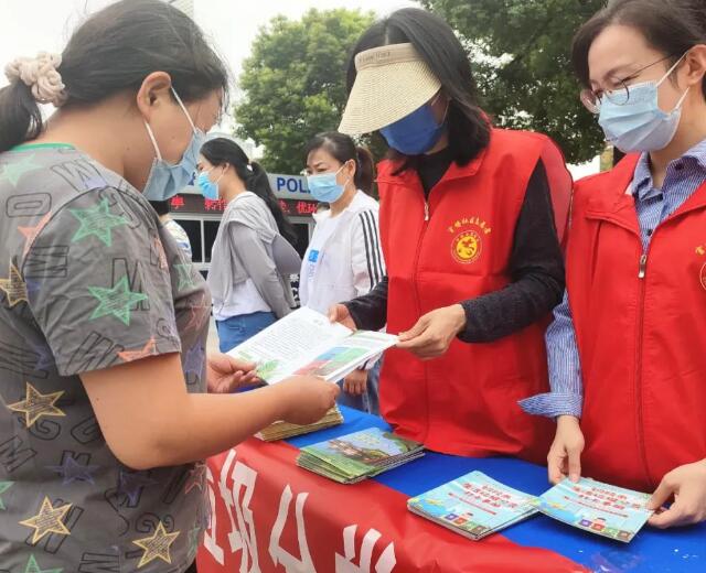 官塘社区开展垃圾分类宣传志愿服务活动